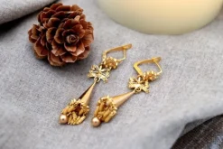 Pamono Filigree Gold Earrings with Articulated and Tilting Pendants, Set of 2><noscript><img width=