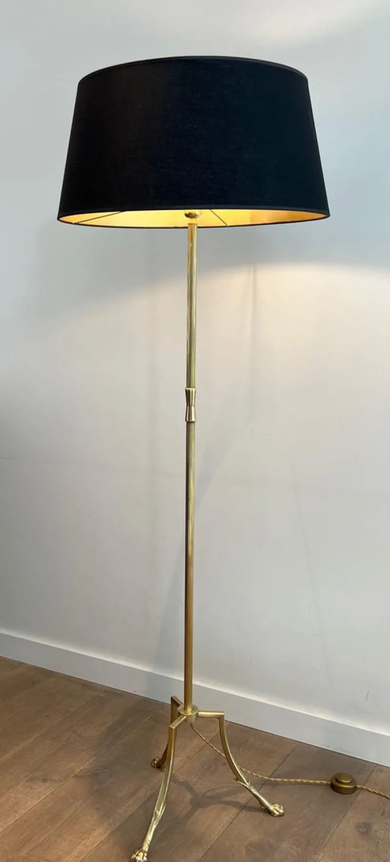 Pamono Floor Lamp in Brass and Tripod Base with Claw Feet from Maison Jansen> Floor Lamps