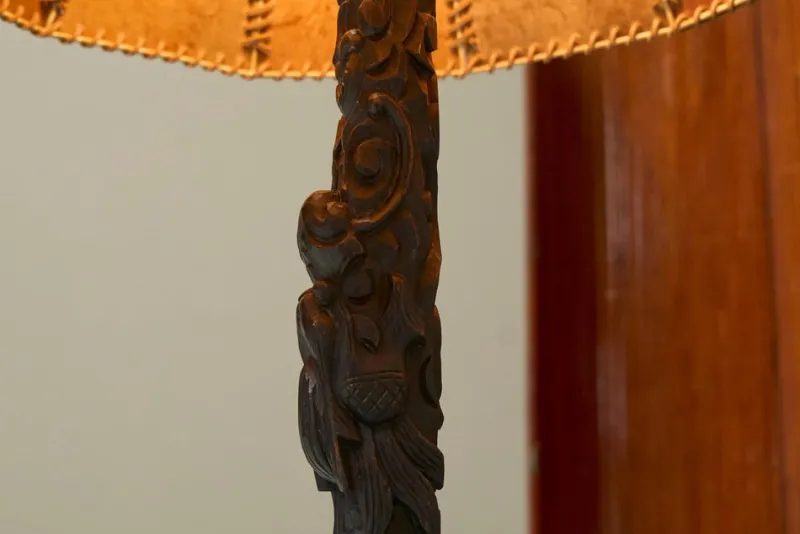 Pamono Floor Lamp in Hand-Carved Wood with Leather Shade, Early 20th Century> Floor Lamps