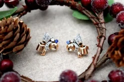 Hot Pamono Flower-Shaped Gold Earrings with Diamond Chips and Two Synthetic Garnet Stones, Set of 2