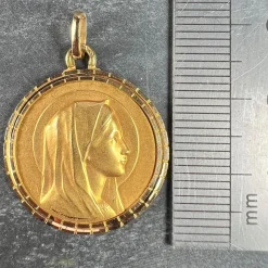 Sale Pamono French 18 Karat Yellow Gold Virgin Mary Medal Pendant Dropsy, 1950s