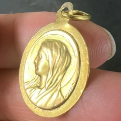 Pamono French 18 Karat Yellow Gold Virgin Mary Medal Pendant from Mazzoni, 1930s><noscript><img width=