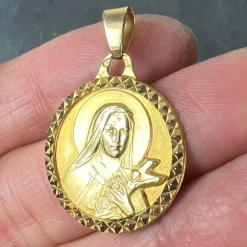 Best Pamono French 18 Karat Yellow Gold Saint Therese Charm Medal Pendant, 1950s
