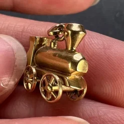 Online Pamono French 18 Karat Yellow Gold Mechanical Steam Train Engine Charm Pendant, 1950s
