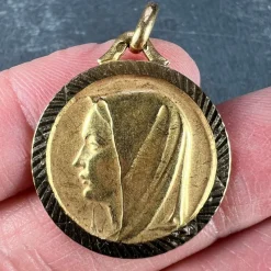 Hot Pamono French 18 Karat Yellow Gold Virgin Mary Charm Pendant Medal, 1950s