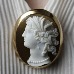 Pamono French Agate Cameo Brooch in 18 Karat Yellow Gold><noscript><img width=