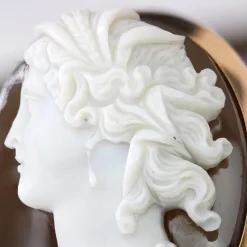 Pamono French Agate Cameo Brooch in 18 Karat Yellow Gold><noscript><img width=