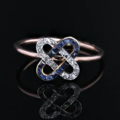 Pamono French Art Deco 18 Karat Rose Gold Staple Ring with Sapphires & Diamonds, 1920s><noscript><img width=
