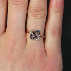 Pamono French Art Deco 18 Karat Rose Gold Staple Ring with Sapphires & Diamonds, 1920s><noscript><img width=