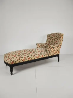 Pamono French Chaise Longue with Floral Upholstery, 19th Century><noscript><img width=