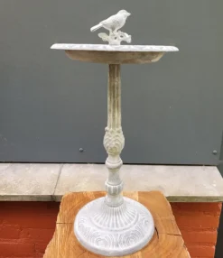 Pamono French Classic Cast Iron Bird Bath on Foot> Garden Accessories