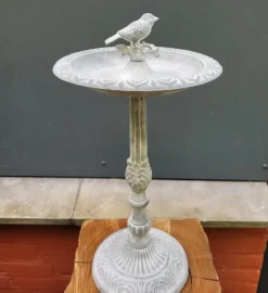 Pamono French Classic Cast Iron Bird Bath on Foot> Garden Accessories