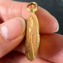 Pamono French Dropsy Virgo Gloriosa Virgin Mary Medal Pendant in18 Karat Yellow Gold, 1920s><noscript><img width=