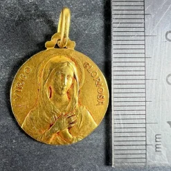 Pamono French Dropsy Virgo Gloriosa Virgin Mary Medal Pendant in18 Karat Yellow Gold, 1920s><noscript><img width=