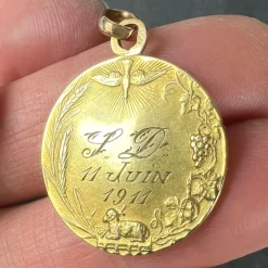 Pamono French Holy Communion 18k Yellow Gold Medal Pendant, 1890s><noscript><img width=