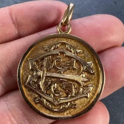 Pamono French 18k Rose Gold Ec or Ce Monogram Medal Pendant, 1890><noscript><img width=