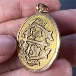 Pamono French 18k Rose Gold Ec or Ce Monogram Medal Pendant, 1890><noscript><img width=
