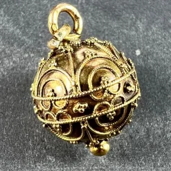 Pamono French 18k Yellow Gold Filigree Sphere Charm Pendant, 1890s> Necklaces