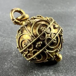 Pamono French 18k Yellow Gold Filigree Sphere Charm Pendant, 1890s><noscript><img width=