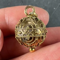 Pamono French 18k Yellow Gold Filigree Sphere Charm Pendant, 1890s><noscript><img width=