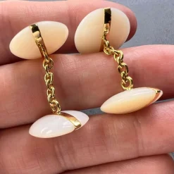 Pamono French 18k Yellow Gold White Agate Stripe Cufflinks, 1930s, Set of 2><noscript><img width=