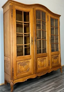 Pamono French Louis XIV Style Oak Display Bookcase><noscript><img width=