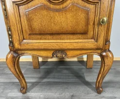 Pamono French Louis XVI Style Oak Bedside Tables, Set of 2><noscript><img width=