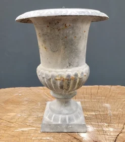 Pamono French Louvre Garden Planter in Cast Iron> Planters And Jardiniere