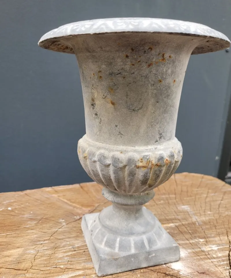 Pamono French Louvre Garden Planter in Cast Iron> Planters And Jardiniere