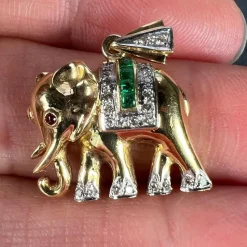 Pamono French Lucky Elephant Emerald Diamond Ruby 18k Yellow Gold Charm Pendant, 1950s><noscript><img width=