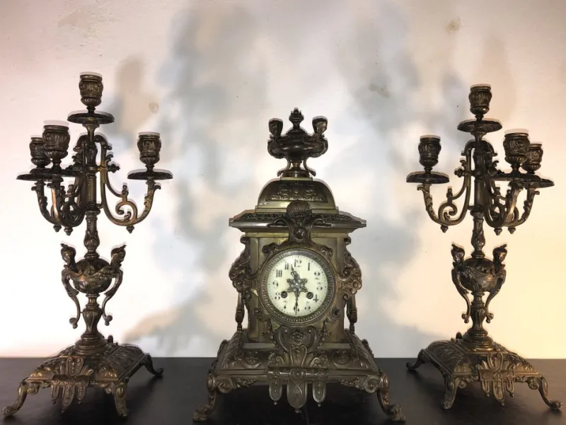 Discount Pamono French Mantel Clock with Candlesticks in Bronze, 1880s, Set of 3
