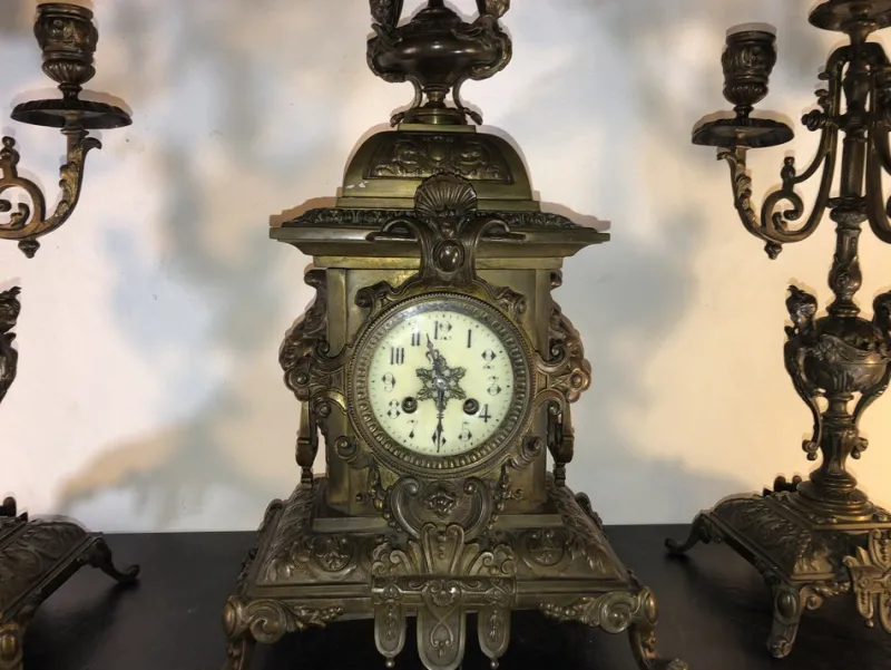 Discount Pamono French Mantel Clock with Candlesticks in Bronze, 1880s, Set of 3