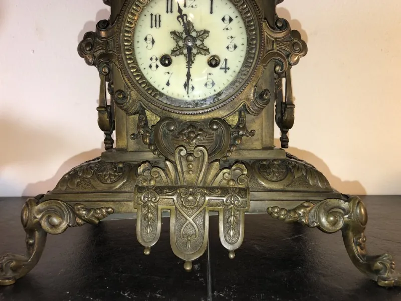Discount Pamono French Mantel Clock with Candlesticks in Bronze, 1880s, Set of 3