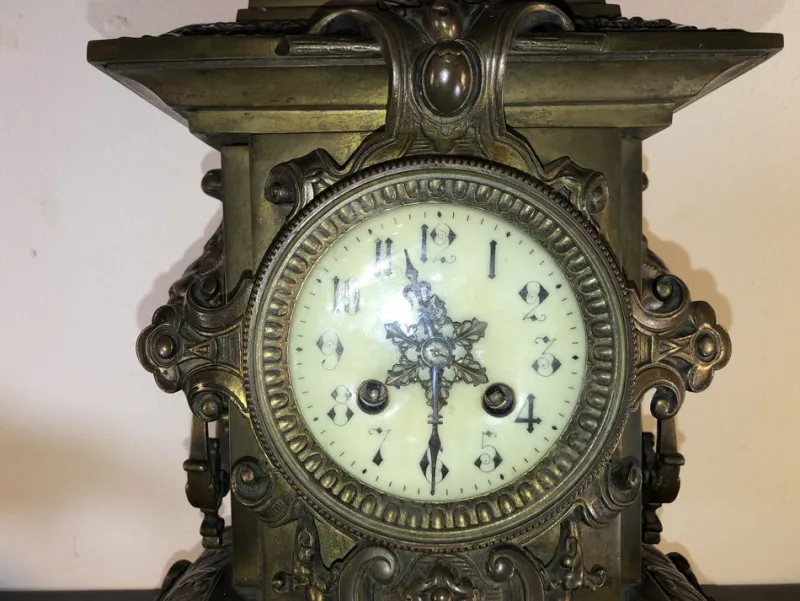 Discount Pamono French Mantel Clock with Candlesticks in Bronze, 1880s, Set of 3