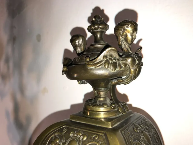 Discount Pamono French Mantel Clock with Candlesticks in Bronze, 1880s, Set of 3