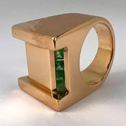 New Pamono French Marin Paris Green Emerald 18 Karat Yellow Gold Tank Pinky Ring, 1940s