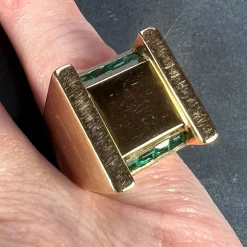 New Pamono French Marin Paris Green Emerald 18 Karat Yellow Gold Tank Pinky Ring, 1940s