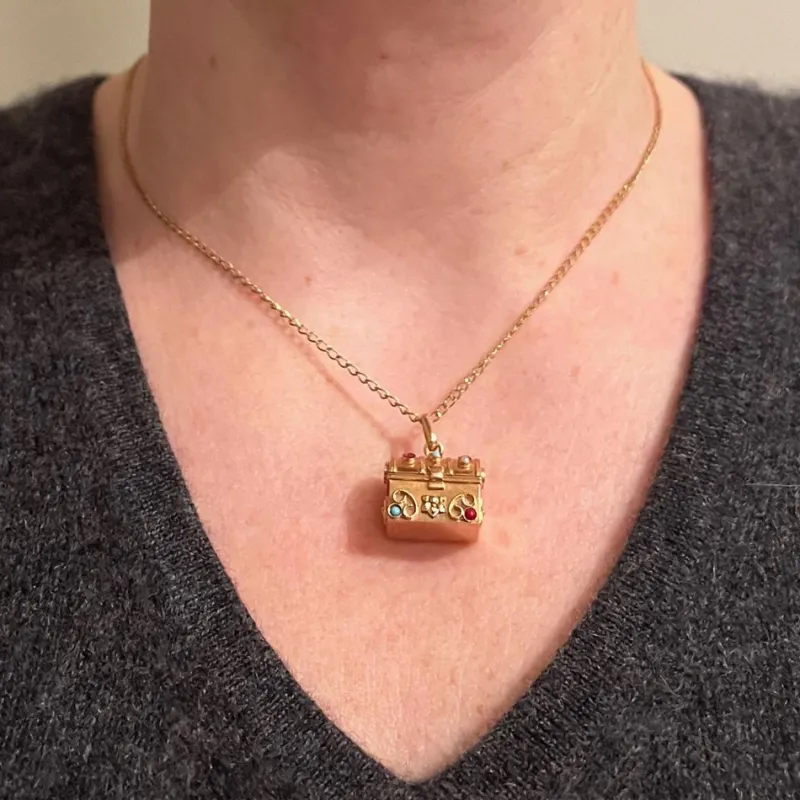 Pamono French Mechanical Treasure Chest 18k Yellow Gold Gem Set Charm Pendant, 1950s> Necklaces