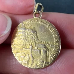 Pamono French Notre Dame de Rocamadour Virgin Mary Medal Charm in 18 Karat Yellow Gold, 1890s><noscript><img width=