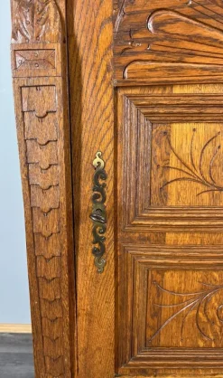 Hot Pamono French Oak Carved Nightstand