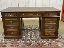 Pamono French Oak Pedestal Desk, Early 20th Century> Desks