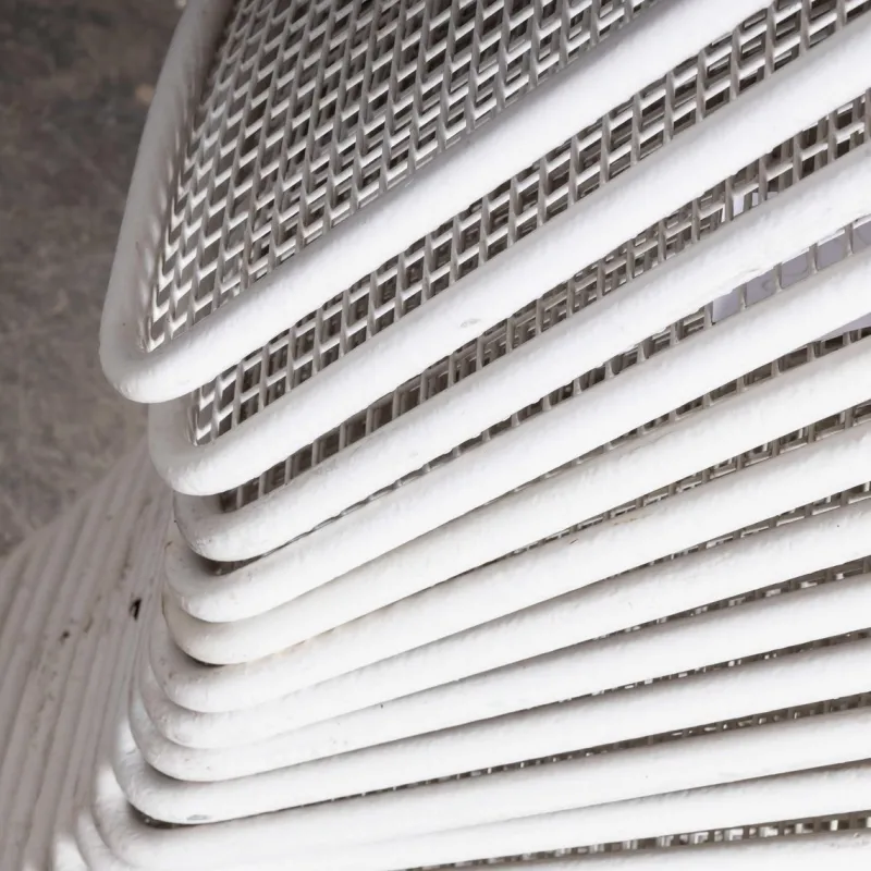 Pamono French Original Wire Mesh White Outdoor Dining Chair, 1970s> Garden Seating