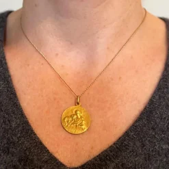 Pamono French Religious Medal Jesus Christ Holy Communion 18k Yellow Gold Charm Pendant, 1890s><noscript><img width=