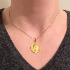 Pamono French Religious Virgin Mary 18k Yellow Gold Medal Pendant, 1890s><noscript><img width=