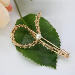 Pamono French 1960s Cultured Pearl 18 Karat Rose Gold Bow Brooch><noscript><img width=