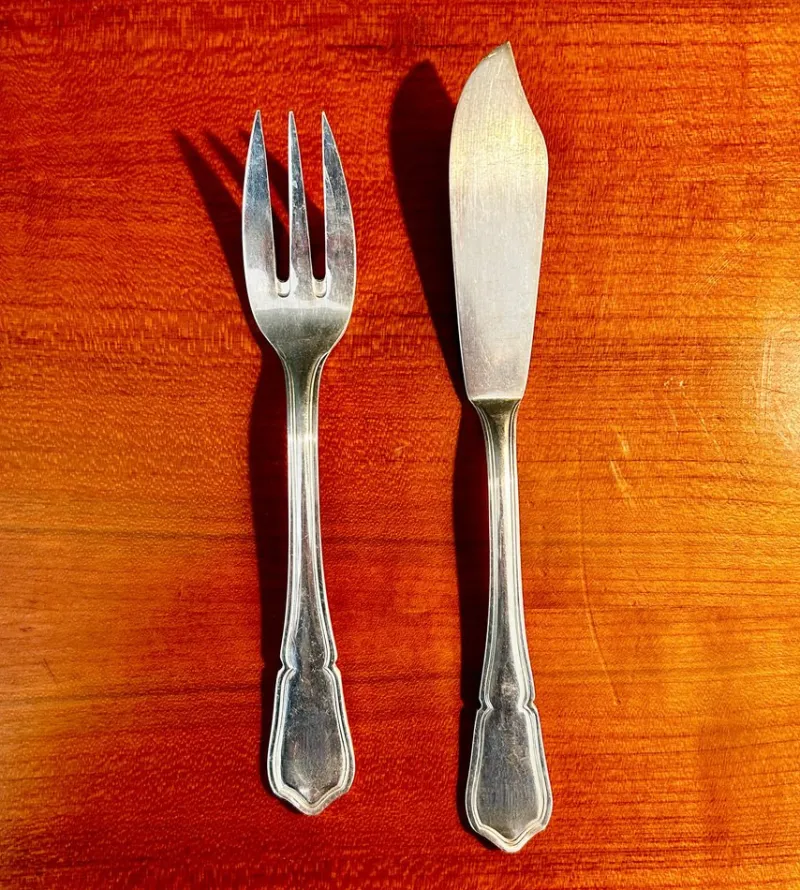 Pamono French Silver Plated Fish Cultery Filets Pattern by Sfam Lorfèvrerie De Chambly, 1920, Set of 12> Cutlery & Serving Utensils