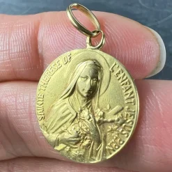 Pamono French St Therese 18k Yellow Gold Religious Medal Pendant, 1920s><noscript><img width=