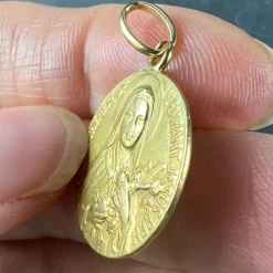 Pamono French St Therese 18k Yellow Gold Religious Medal Pendant, 1920s><noscript><img width=