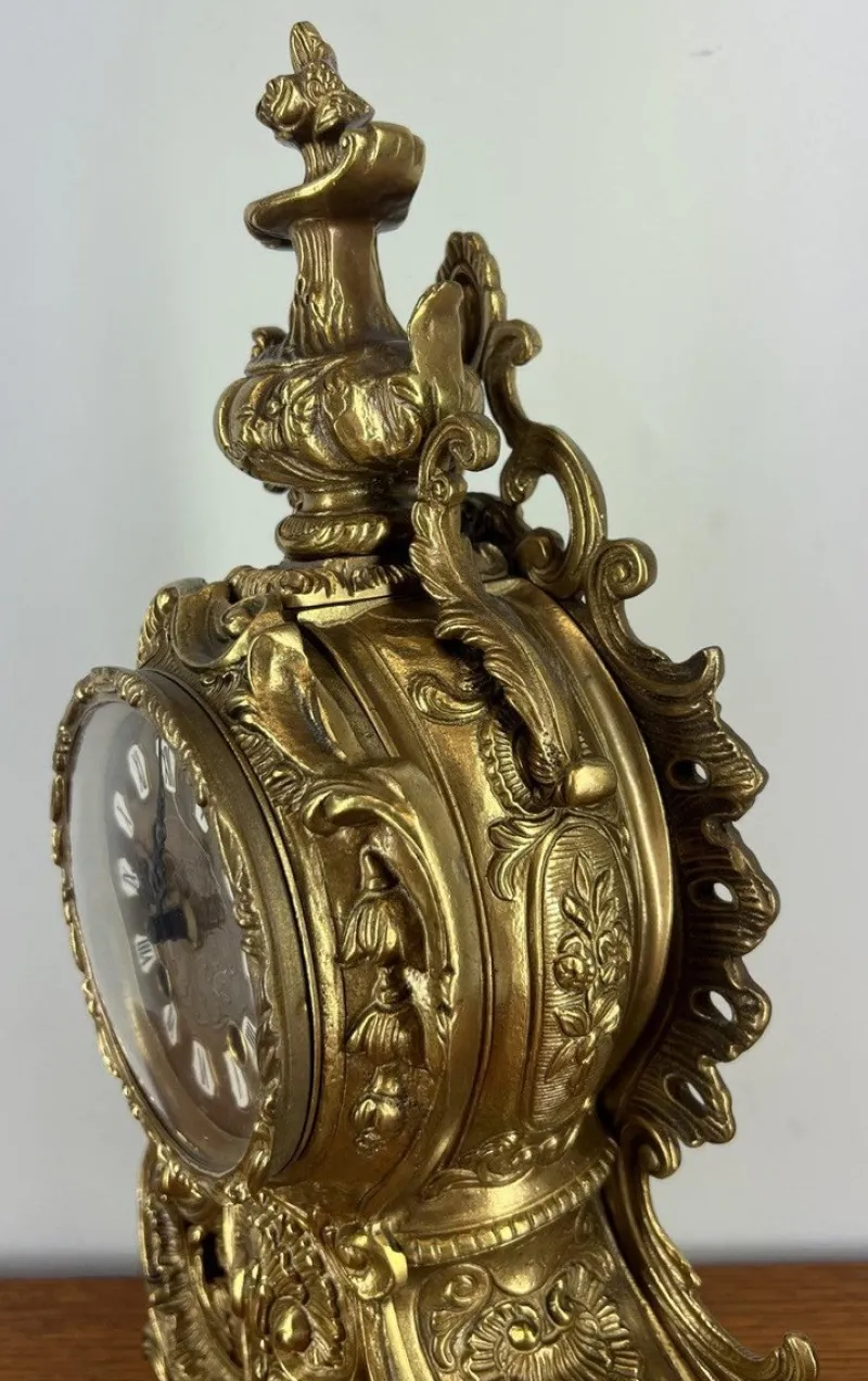 Hot Pamono French Style Clock in Gilt Brass