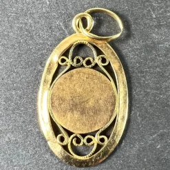 Hot Pamono French Virgin Mary Filigree Charm Pendant in 18k Yellow Gold, 1890s